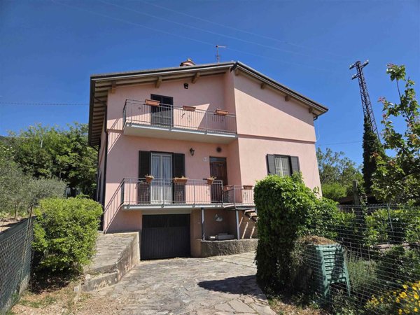 casa indipendente in vendita ad Assisi in zona Viole