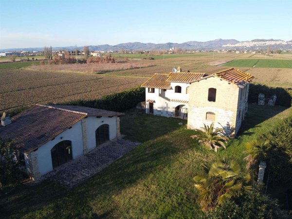 casale in vendita ad Assisi in zona Tordandrea