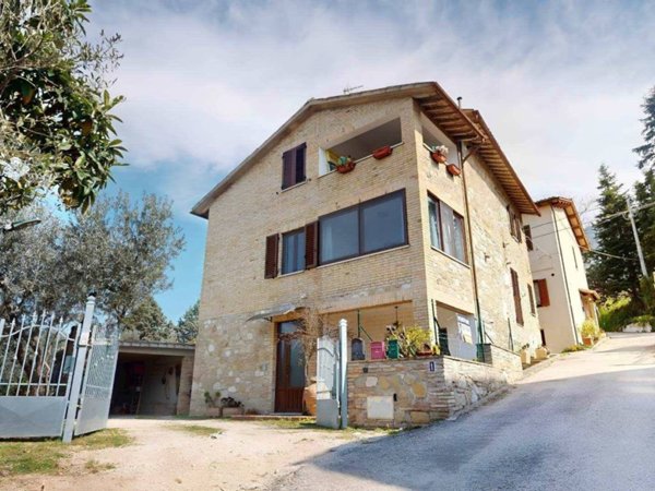 casa indipendente in vendita ad Assisi in zona Viole