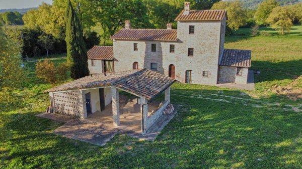 casa indipendente in vendita ad Assisi in zona Santa Maria degli Angeli