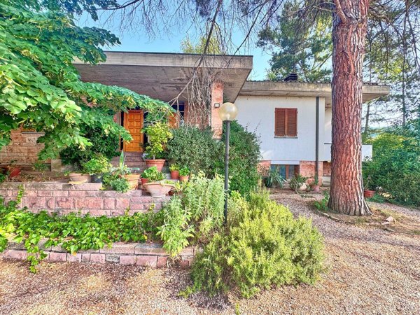 casa indipendente in vendita ad Assisi in zona Palazzo