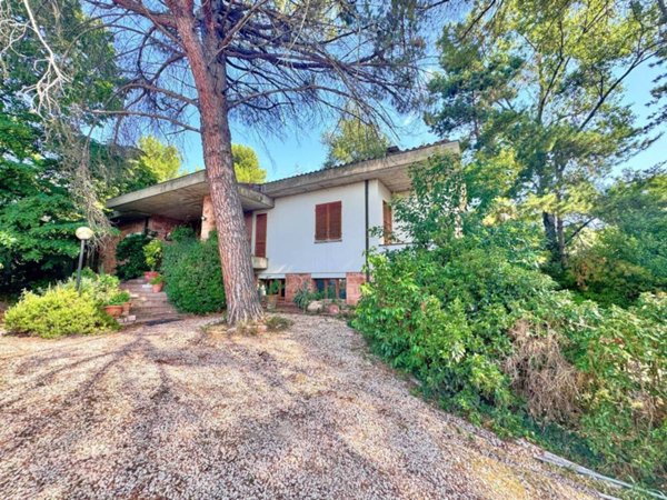 casa indipendente in vendita ad Assisi in zona Palazzo