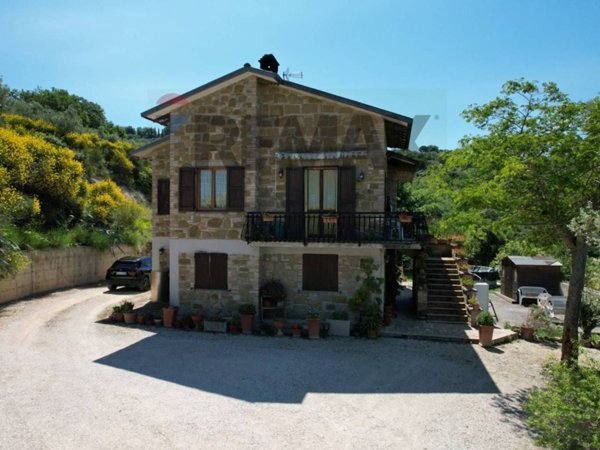 casa indipendente in vendita ad Assisi in zona Rocca San Angelo
