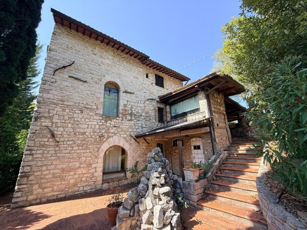 casa indipendente in vendita ad Assisi in zona Santa Maria degli Angeli