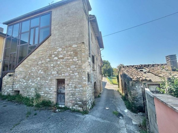 casa indipendente in vendita ad Assisi in zona Capodacqua