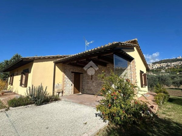 casa indipendente in vendita ad Assisi in zona Santa Maria degli Angeli