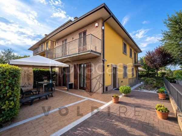 casa indipendente in vendita ad Assisi in zona Petrignano