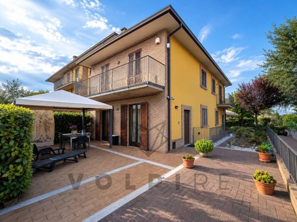 casa indipendente in vendita ad Assisi in zona Petrignano