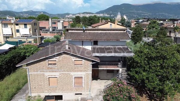 casa indipendente in vendita ad Assisi in zona Santa Maria degli Angeli