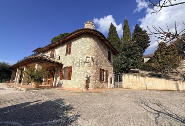 casa indipendente in vendita ad Assisi in zona Santa Maria degli Angeli