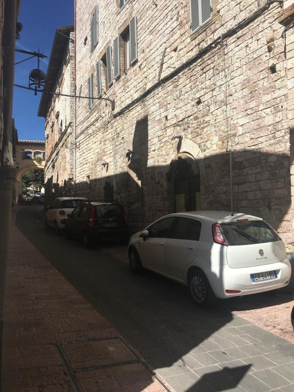 locale commerciale in vendita ad Assisi