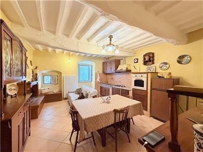 casa indipendente in vendita ad Assisi in zona Palazzo
