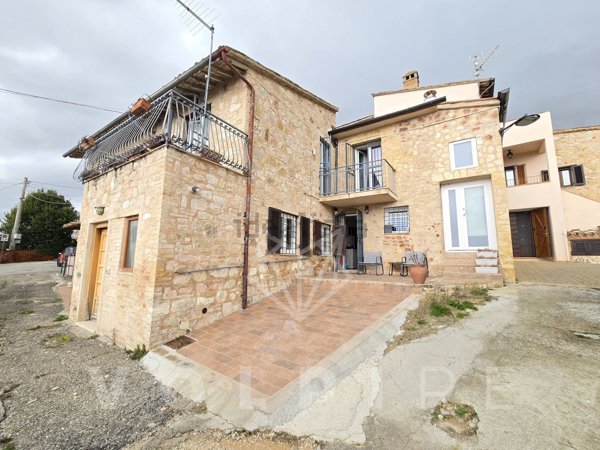 casa indipendente in vendita ad Assisi in zona Capodacqua