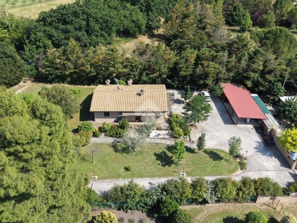 casa indipendente in vendita ad Assisi in zona Rivotorto