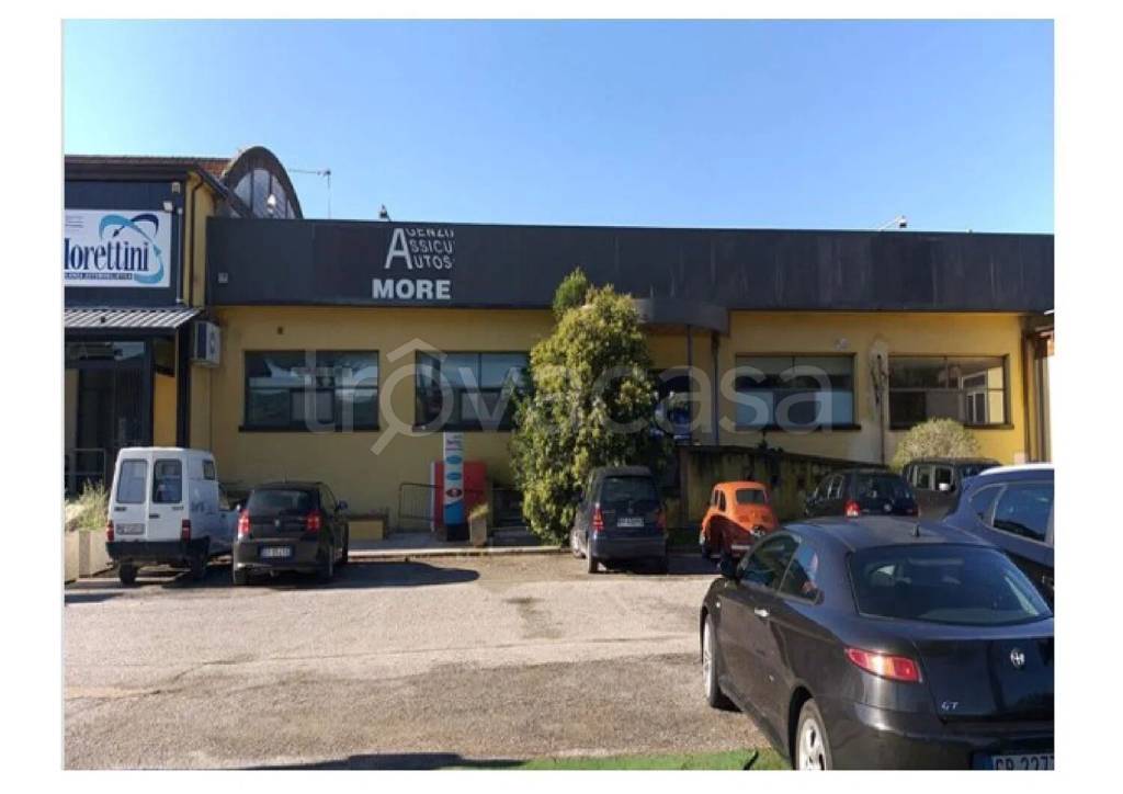 ufficio in vendita ad Assisi in zona Petrignano