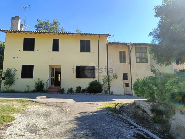 casa indipendente in vendita ad Assisi in zona Armenzano