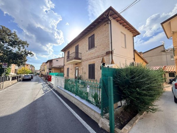 casa indipendente in vendita ad Assisi in zona Santa Maria degli Angeli