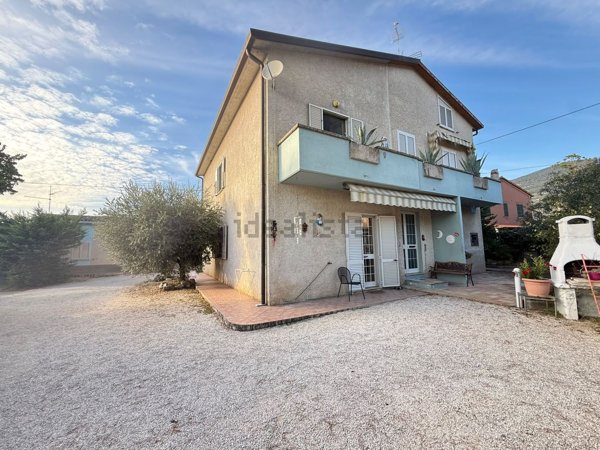 casa indipendente in vendita ad Assisi in zona Rivotorto