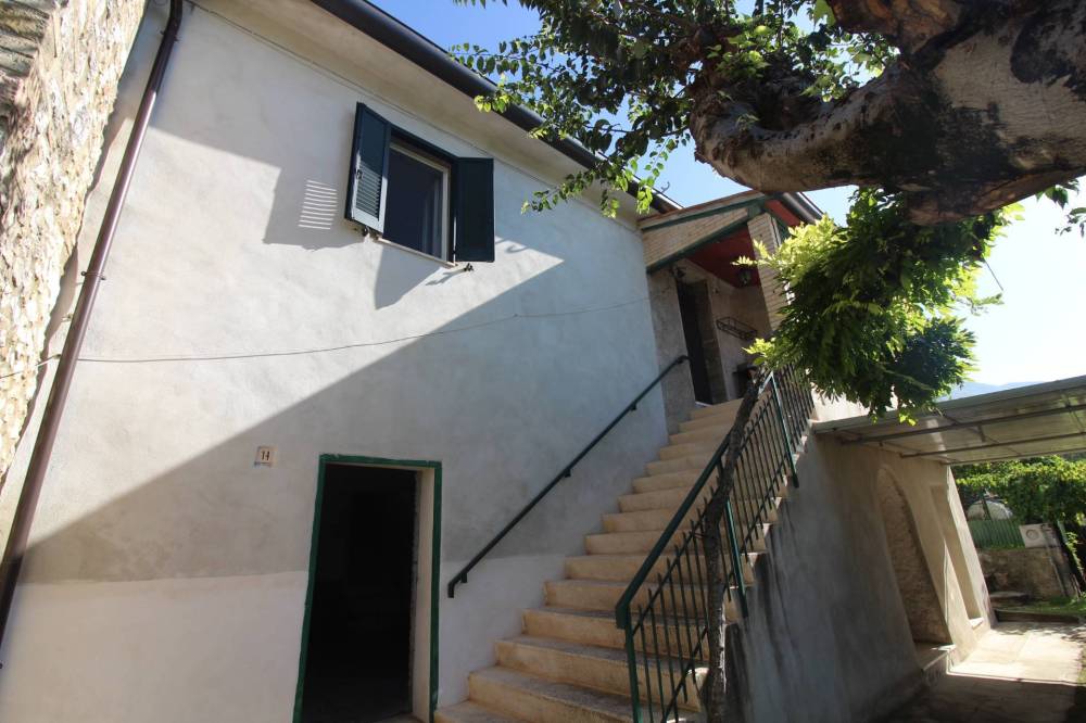 casa indipendente in vendita ad Assisi in zona Viole