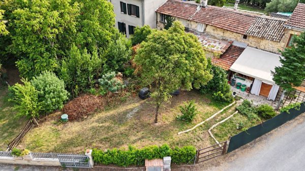 casa indipendente in vendita ad Assisi in zona Castelnuovo