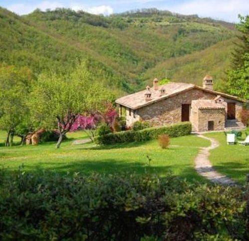casa indipendente in vendita ad Assisi in zona Armenzano
