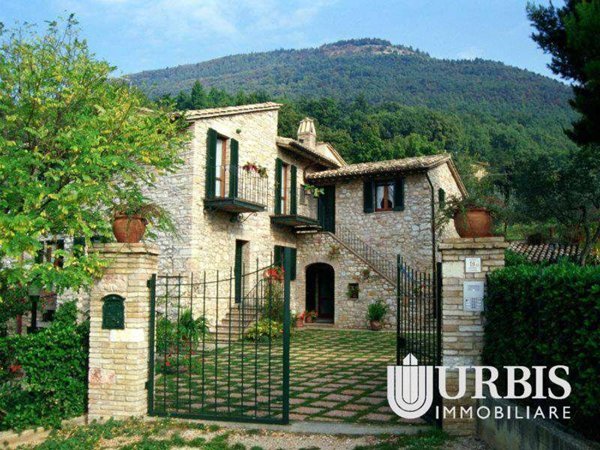 casa indipendente in vendita ad Assisi