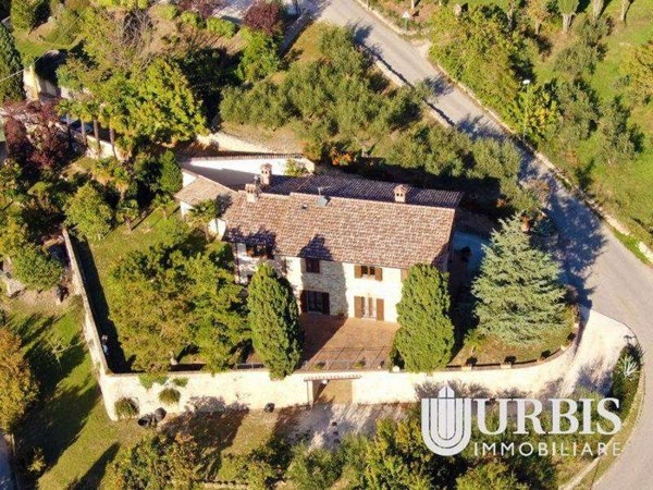 casa indipendente in vendita ad Assisi in zona Viole