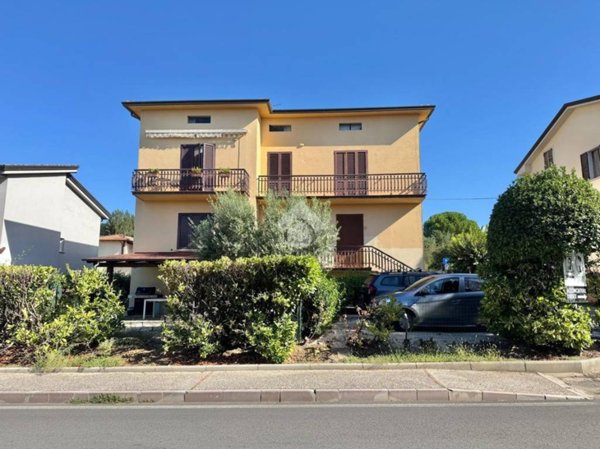 casa indipendente in vendita ad Assisi in zona Palazzo