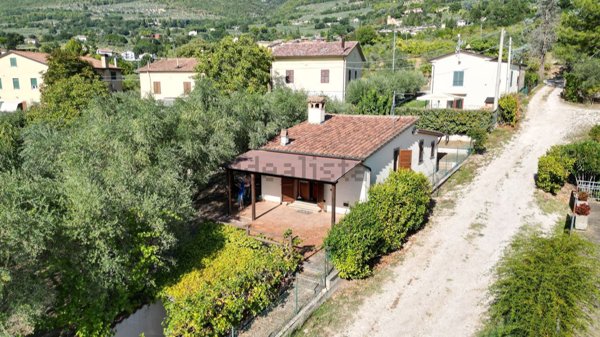 casa indipendente in vendita ad Assisi in zona Viole
