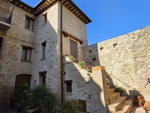 casa indipendente in vendita ad Assisi in zona Tordandrea