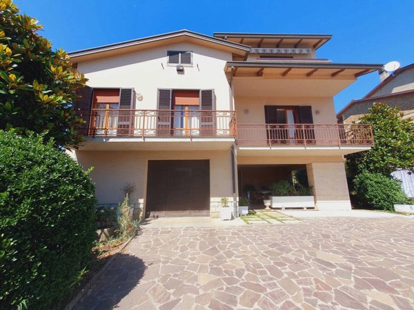 casa indipendente in vendita a Bastia Umbra