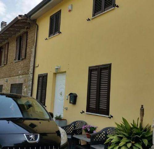 casa indipendente in vendita a Bastia Umbra