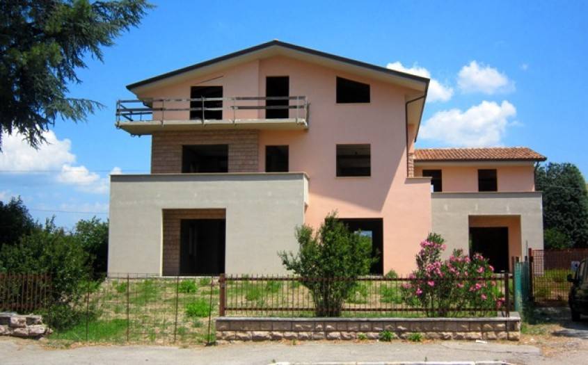 intera palazzina in vendita a Bastia Umbra