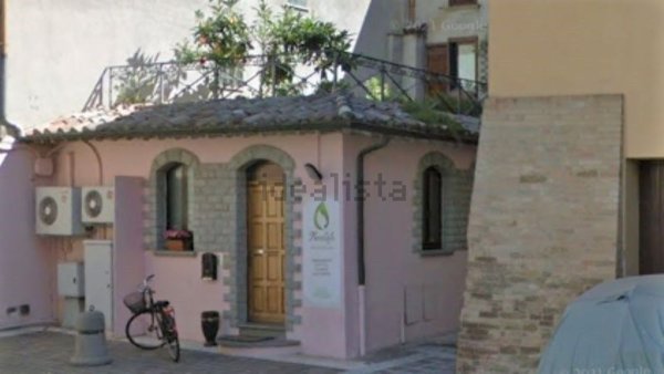 locale commerciale in vendita a Bastia Umbra