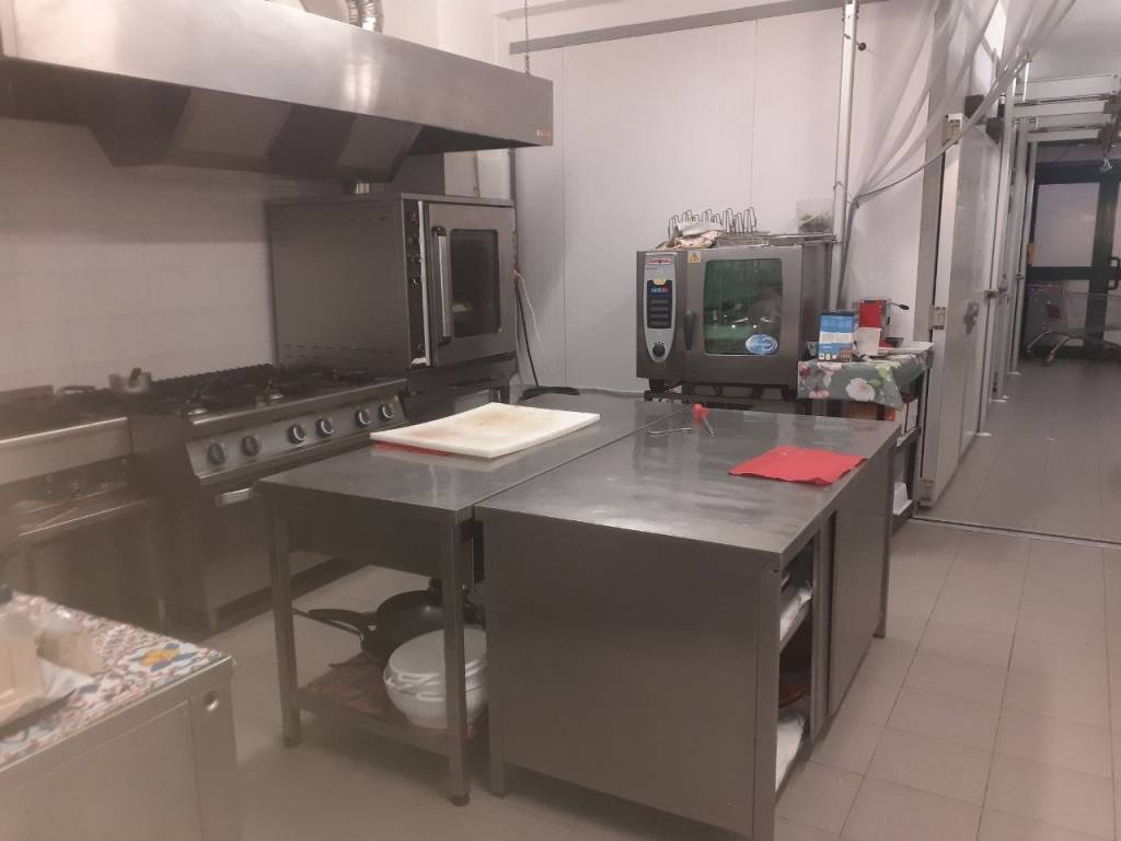 negozio in vendita a Bastia Umbra