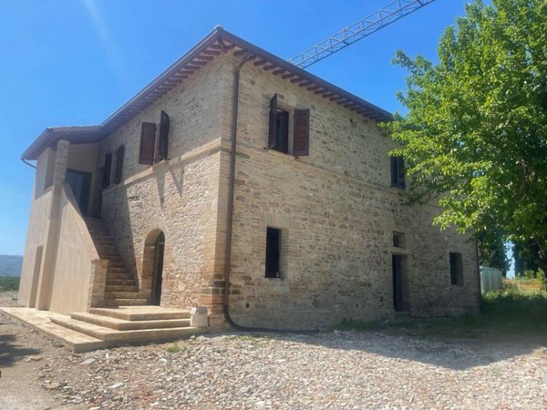casa indipendente in vendita a Bastia Umbra