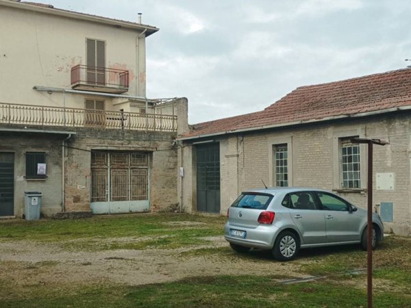 locale commerciale in vendita a Bastia Umbra