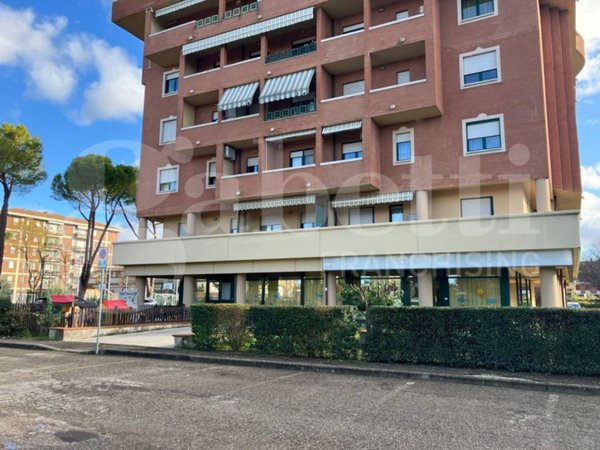 negozio in vendita a Bastia Umbra