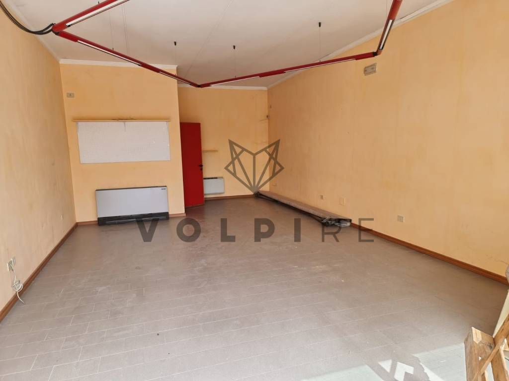 locale commerciale in vendita a Bastia Umbra