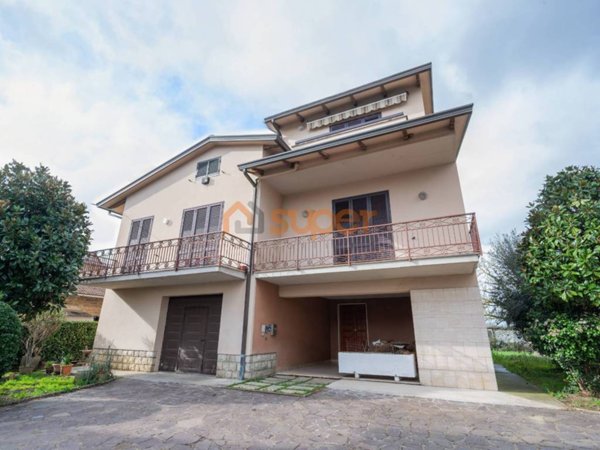 casa indipendente in vendita a Bastia Umbra in zona Bastiola