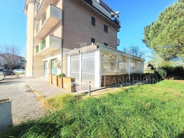 negozio in vendita a Bastia Umbra in zona Costano