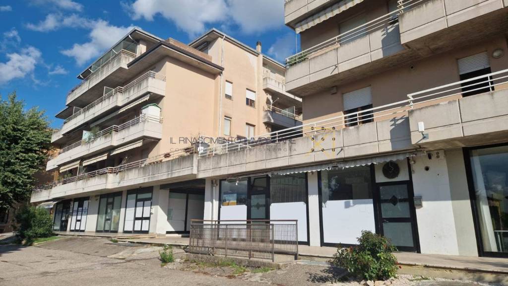 negozio in vendita a Bastia Umbra