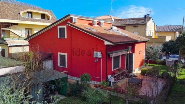 casa indipendente in vendita a Bastia Umbra