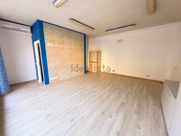 locale commerciale in vendita a Bastia Umbra