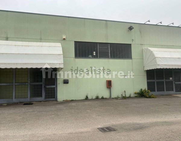 capannone in vendita a Bastia Umbra in zona Ospedalicchio