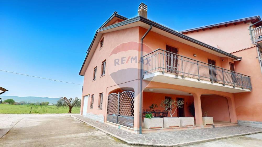 casa indipendente in vendita a Bastia Umbra in zona Cipresso