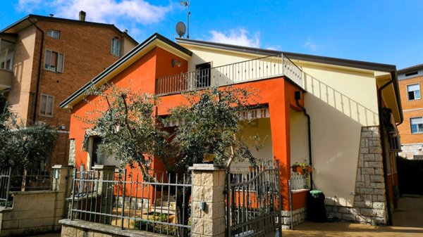 casa indipendente in vendita a Bastia Umbra