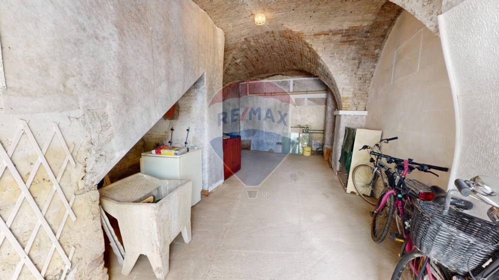 locale di sgombero in vendita a Bastia Umbra in zona Bastiola