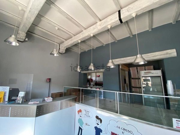 locale commerciale in vendita a Bastia Umbra