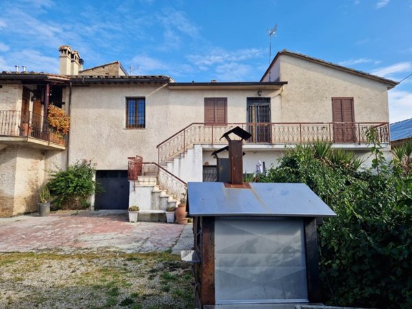 casa indipendente in vendita a Bastia Umbra in zona Bastiola